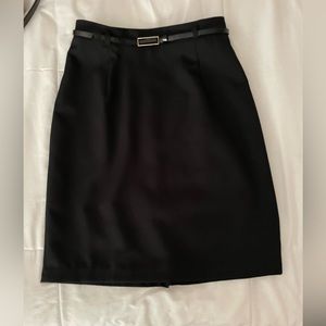 T R Bentley size 6 Petite black lined skirt